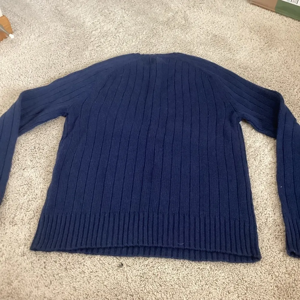 Aeropostale woman’s size small navy and green ribbed crewneck sweater - Image 6
