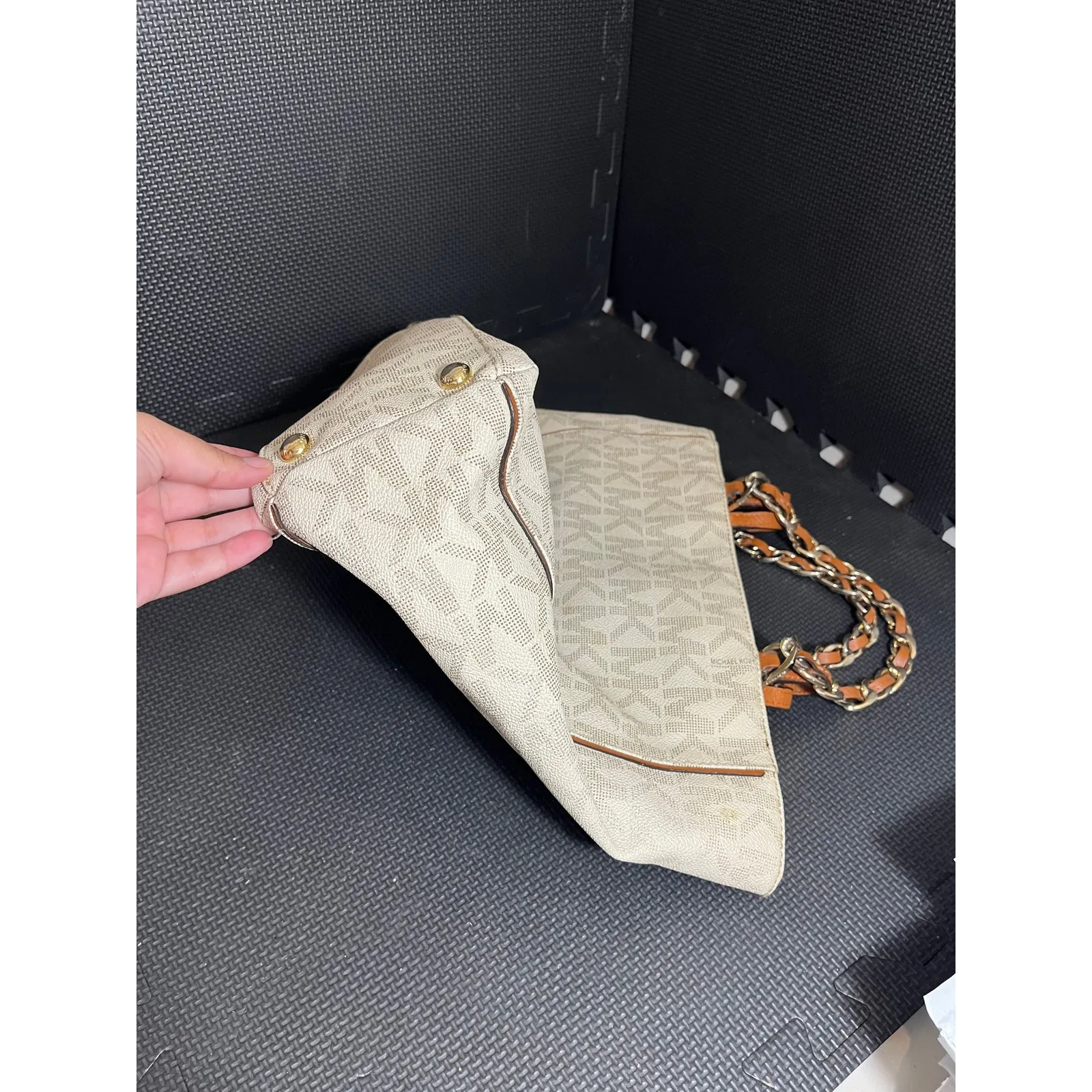 MICHAEL KORS HARPER VANILLA‎ WHITE PVC CHAIN TOTE HAND BAG PURSE Gold Trim Nice - Image 10