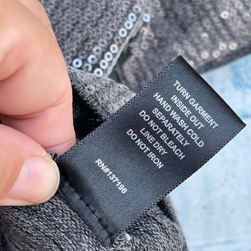 Christian Lacroix Scoop Neck Short Sleeve cropped
Metallic & Silver sequin top - Image 7