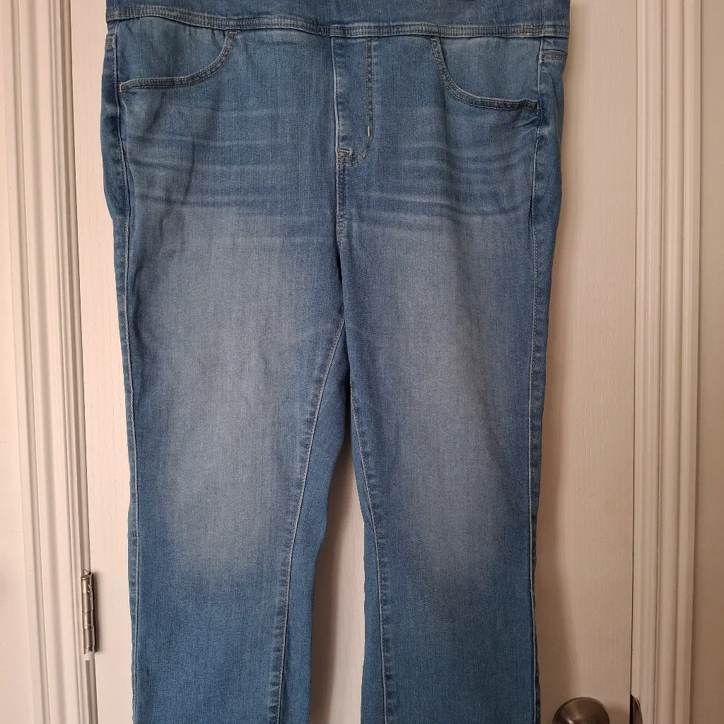 Torrid Sz 1 Blue Denim Crop Lean Jeans NWT - Image 5