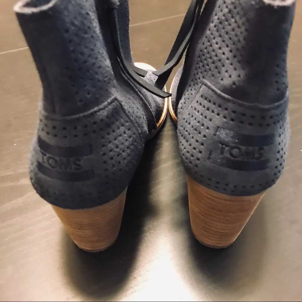 NWOT Toms Suede Peep Toe Booties - Women 7.5 - Blue - Image 4