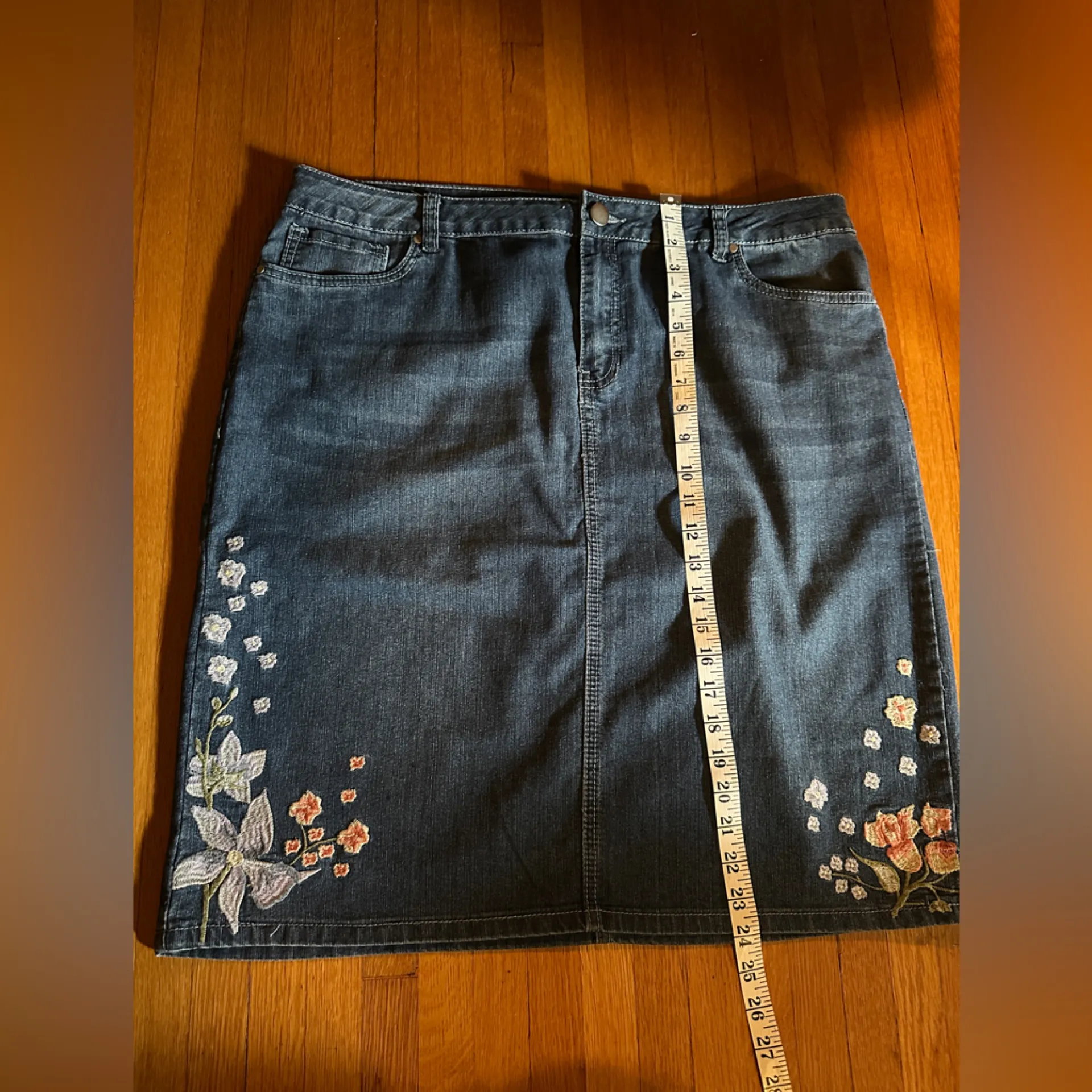 Vintage Baccini Embroidered Denim Skirt, Size 16 - Image 3