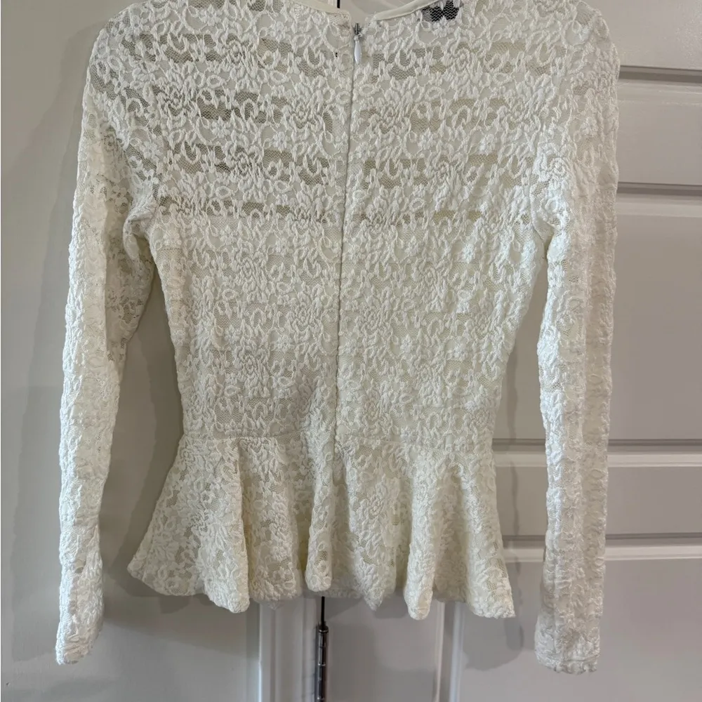 Bebe White Lace Peplum XS Top Balletcore Romance Feminine Valentine's Flirty - Image 2