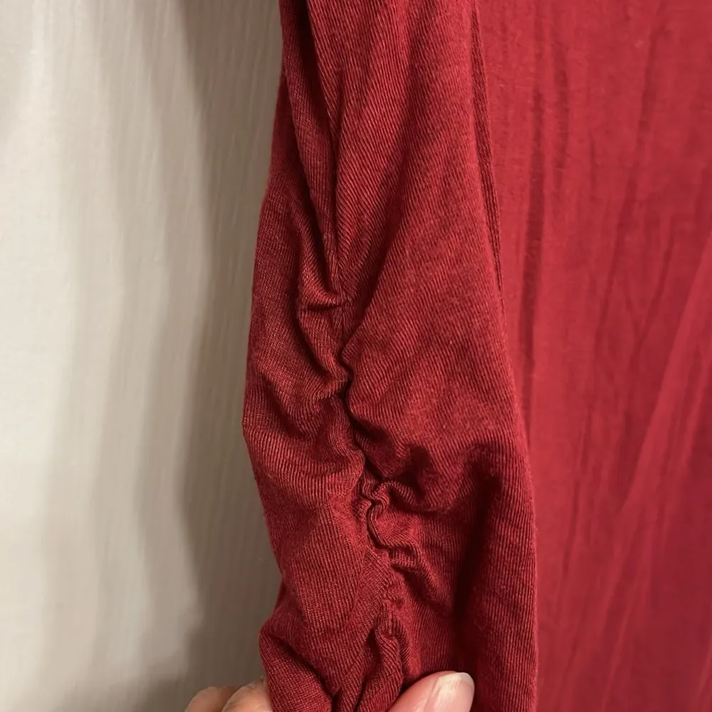 Women's Maternity A Pea in the Pod Pregnant Maroon L/S Scoop Neck Shirt Size MED - Image 3