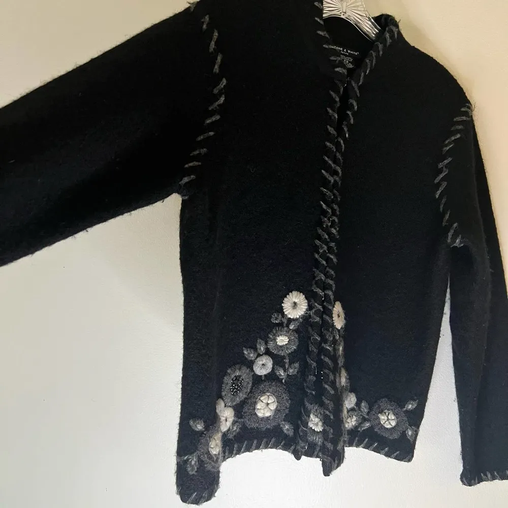 Deane & White Wool Embroidered Cardigan Sweater Black & White Size undefined - Image 4