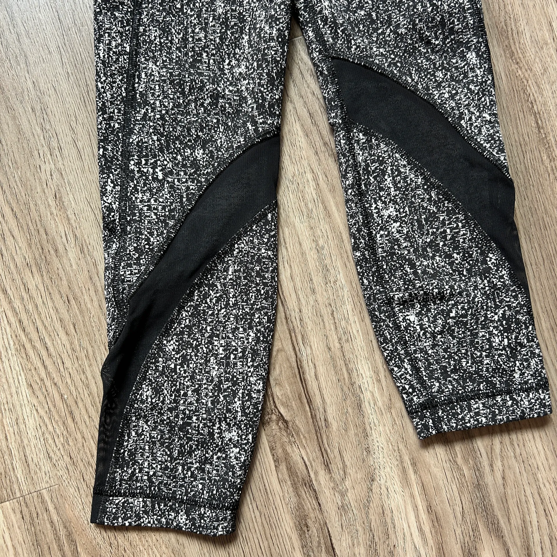 Lululemon Inspire Tight II Power Luxtreme Suited Jacquard Black White/Black (6) - Image 4