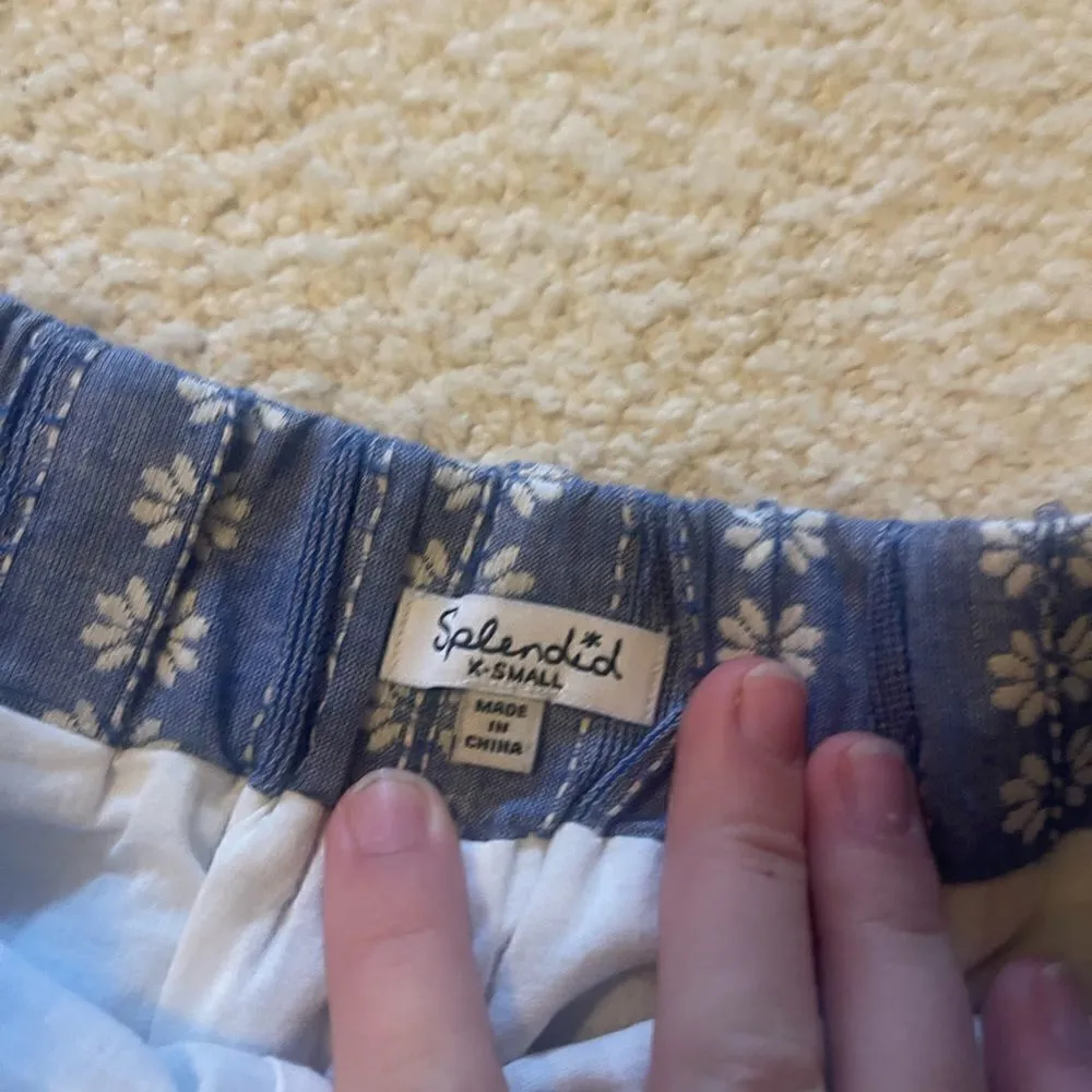Splendid Blue & White detailed shorts with belt! Size XS! Perfect condition - Image 2
