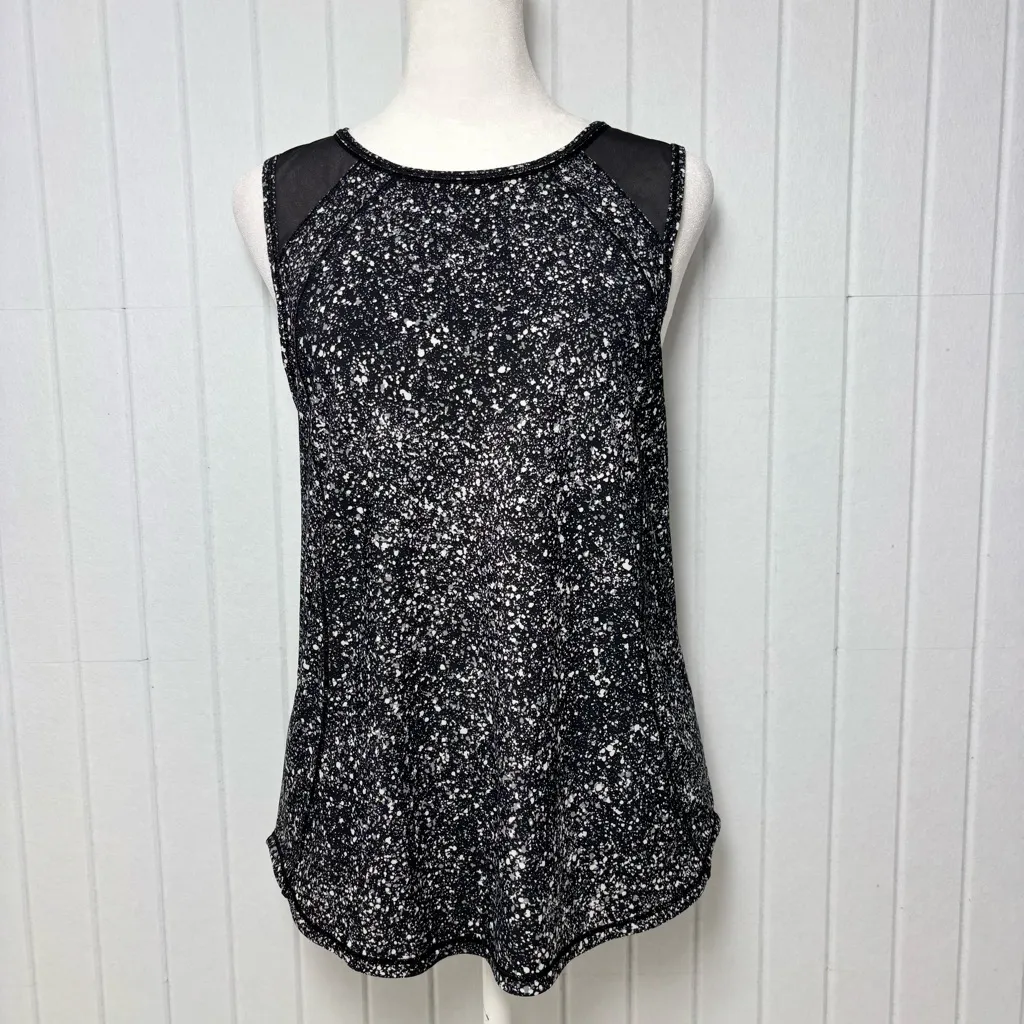 Lululemon Athletica Black and White Patterned Athletic top Size 6 - Image 9