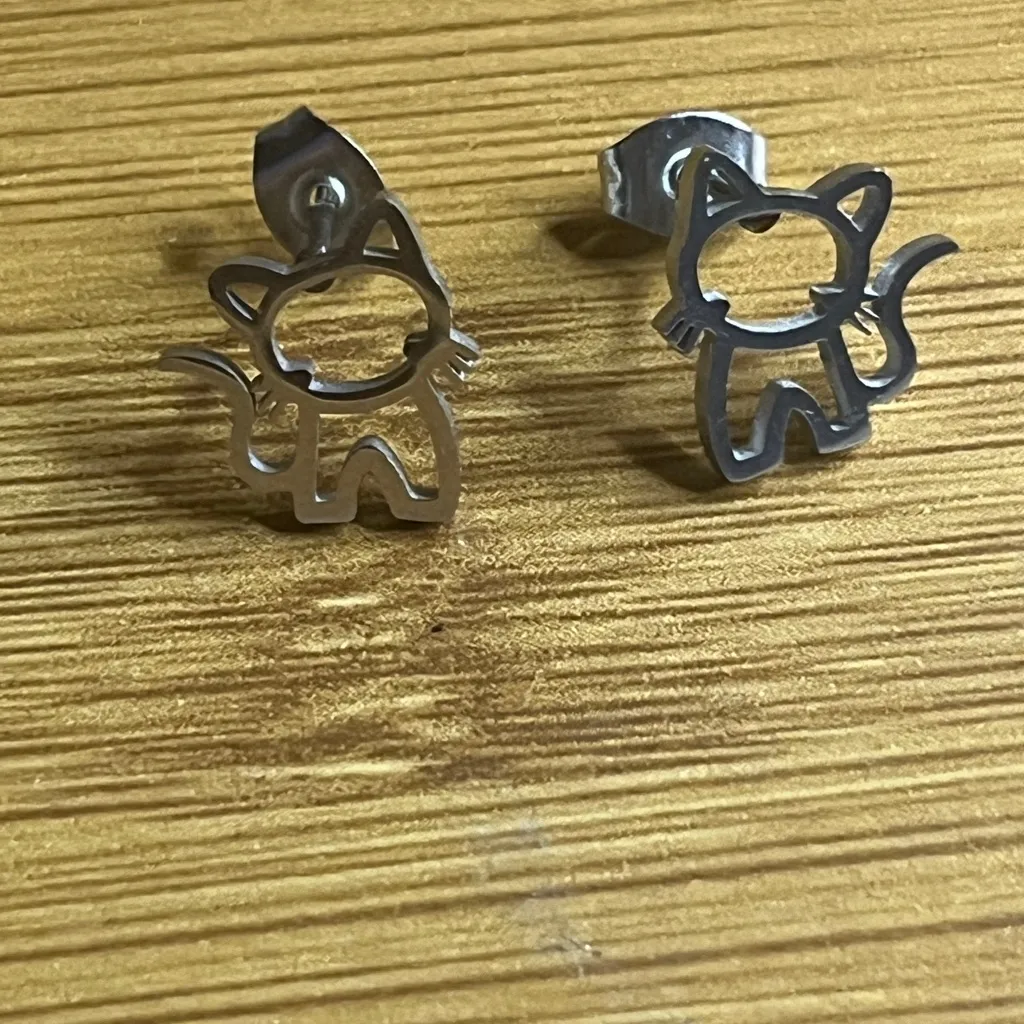 Cute Silver Cat Stud Earrings - Image 2