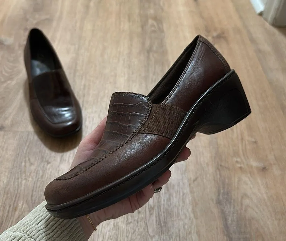 CLARKS | Leather Alligator Pattern Loafers - Image 2