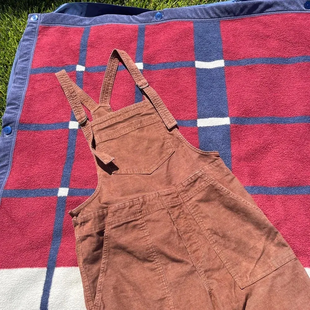 Brown Corduroy adjustable distressed Overalls
Aerie Work And Play
Womens S Small - Image 2
