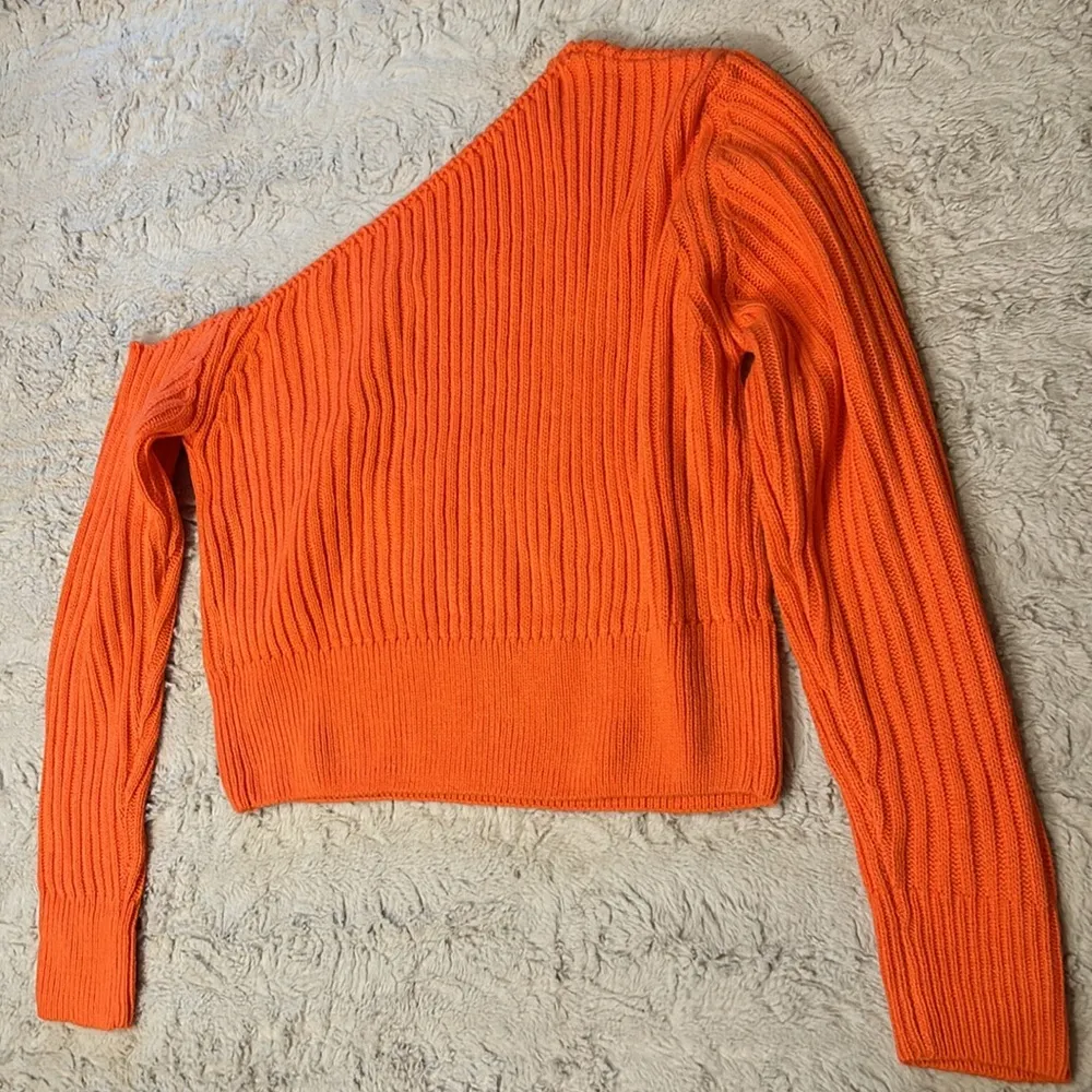 Size XL sweater - Image 10