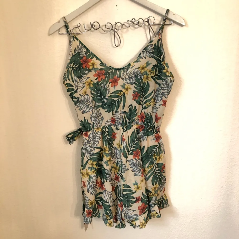 50% Off Green Floral Romper Small - Image 5