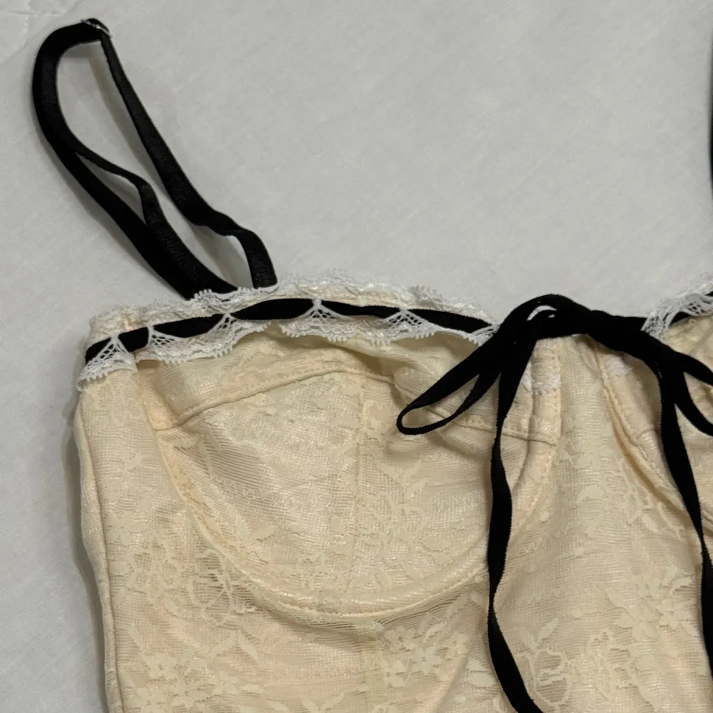 Elegant Lace Camisole with Black Accents - Image 4