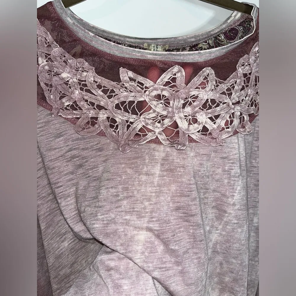 Buckle Gimmicks Collection Mauve Mesh Paisley CrissCross Long Sleeve Size Large - Image 9