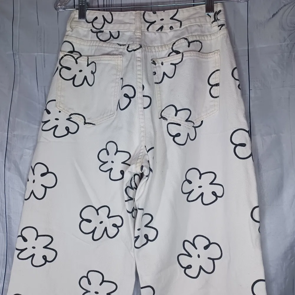 Floral Print Off White Jeans Size 25 - Image 10
