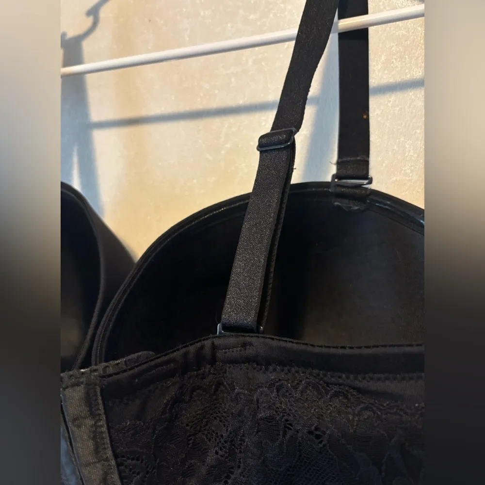Torrid Curves | 40G black removable strap bra | EUC - Image 4