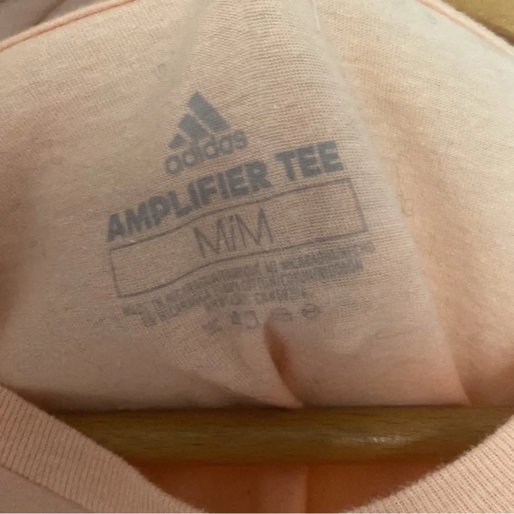 Peach Adidas Amplifier Tee Shirt Short Sleeve Size Medium - Image 3