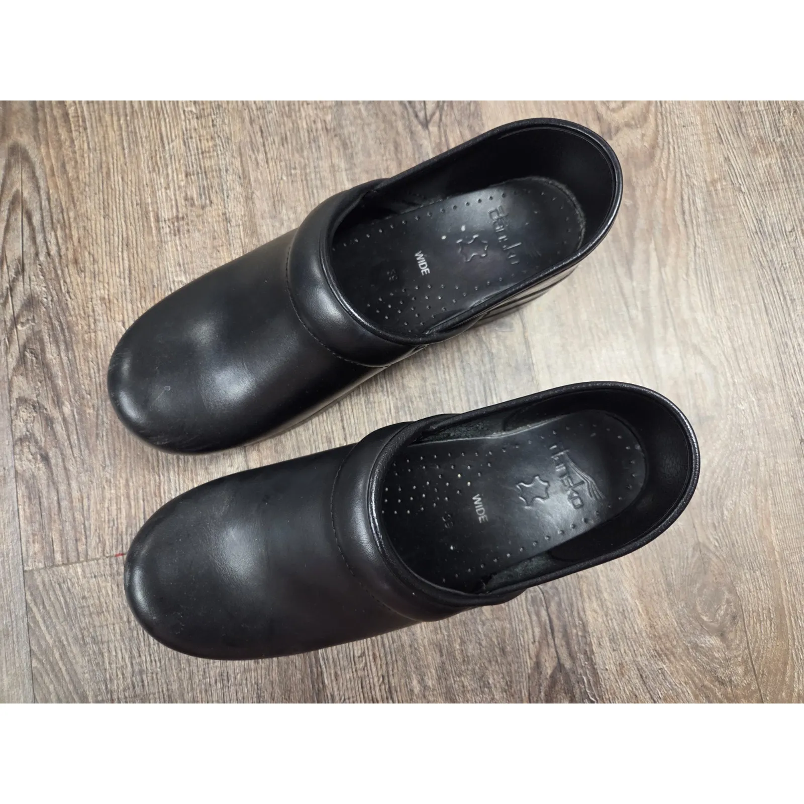 Dansko Women’s Size US 9 Euro 39 Black Leather Slip On Clog Shoes - Image 6