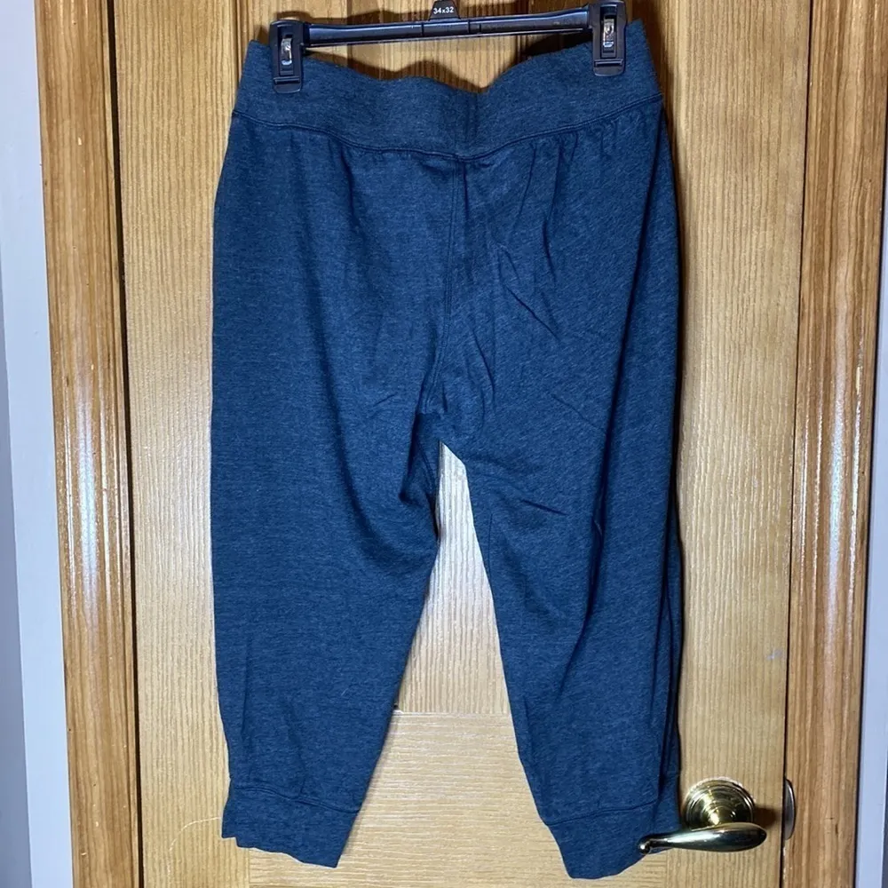 Under Armor capri heat gear loose fitting pants sweatpants size large gray​​​ - Image 4