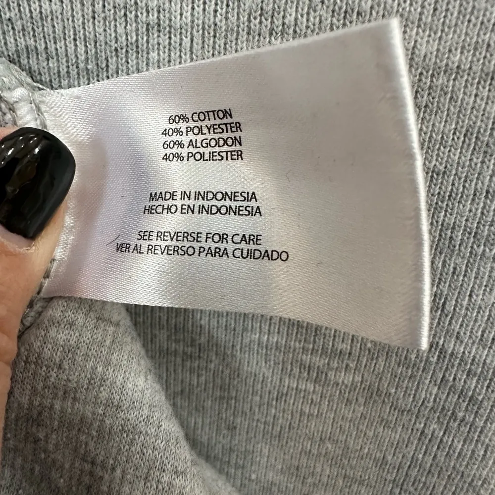 Orvis Women's Sandy Point 1/4 Zip Pullover Heather Grey, white & red print cuffs - Image 5