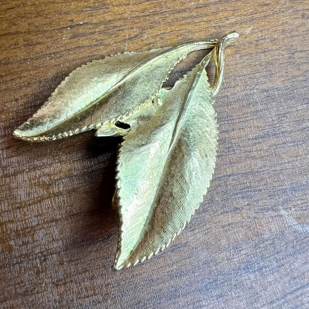 Vintage Double Leaf Clasp Pinless Brooch Pin Gold Tone - Image 3