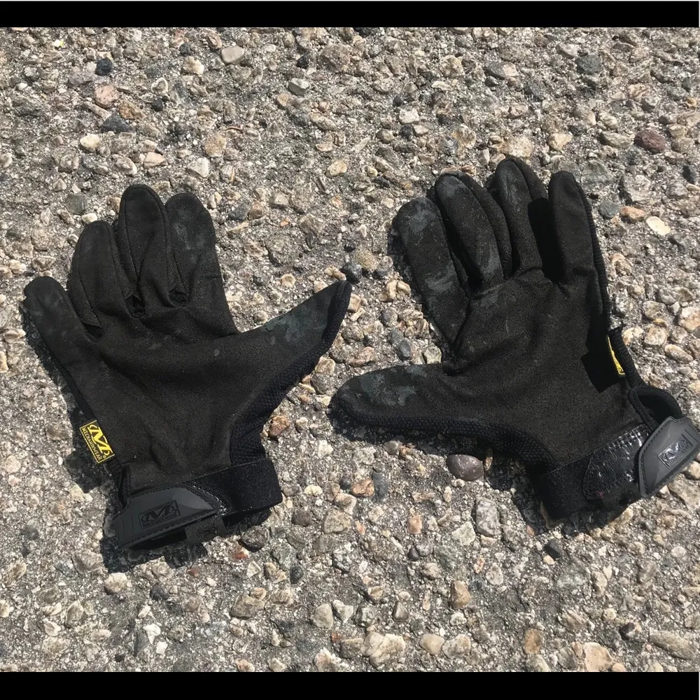 Edgy Yellow/ Blk distressed mechanic gloves - Image 3