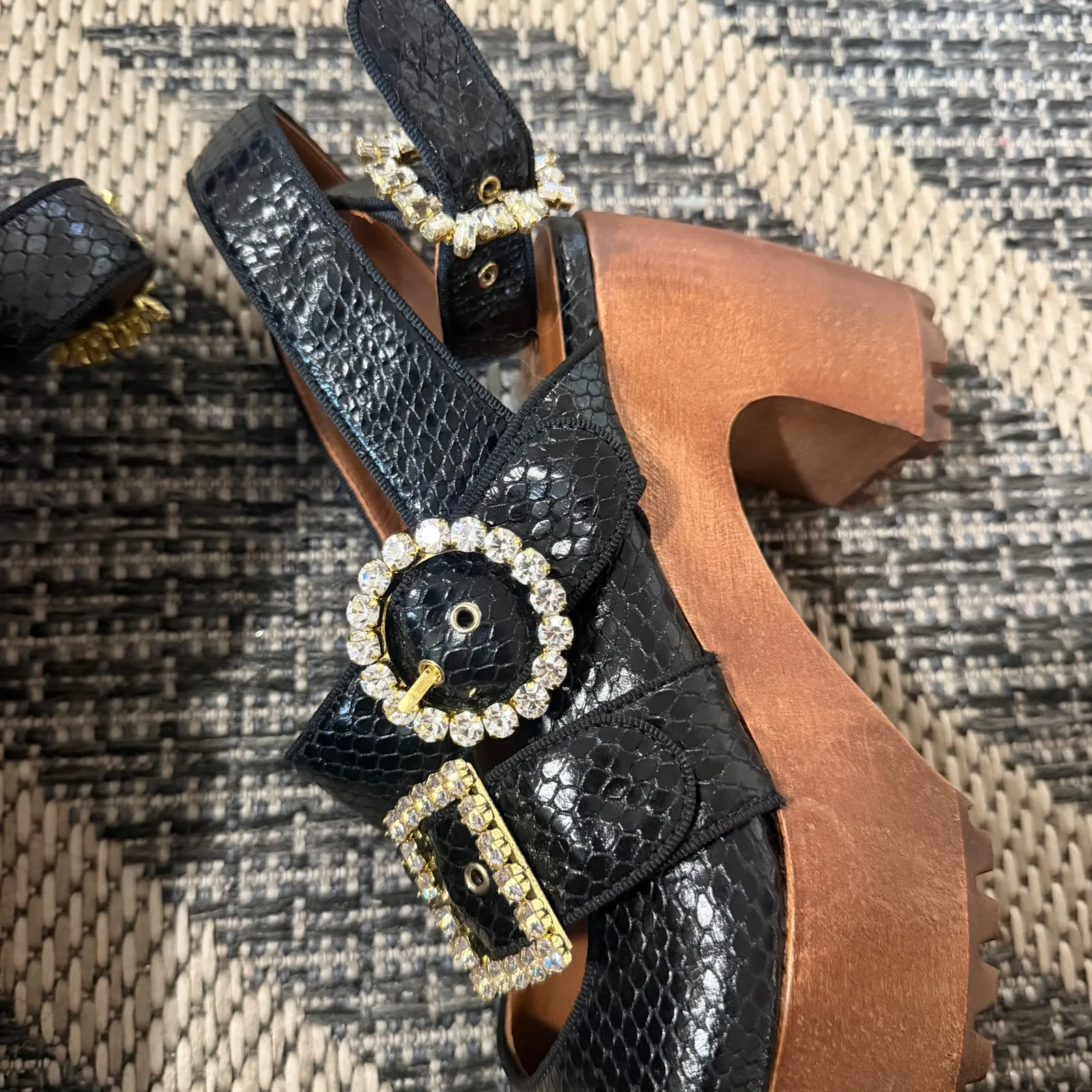 AUTUMN ADEIGBO TRIPLE STRAP CLOG - Image 9