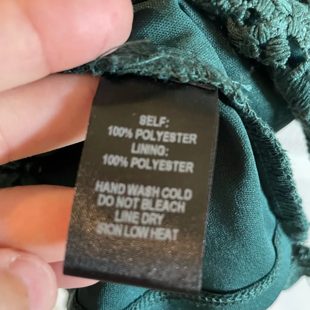 Lulu’s Crochet Cutie Forest Green Crochet Lace Off-the-Shoulder Dress. Size M - Image 14