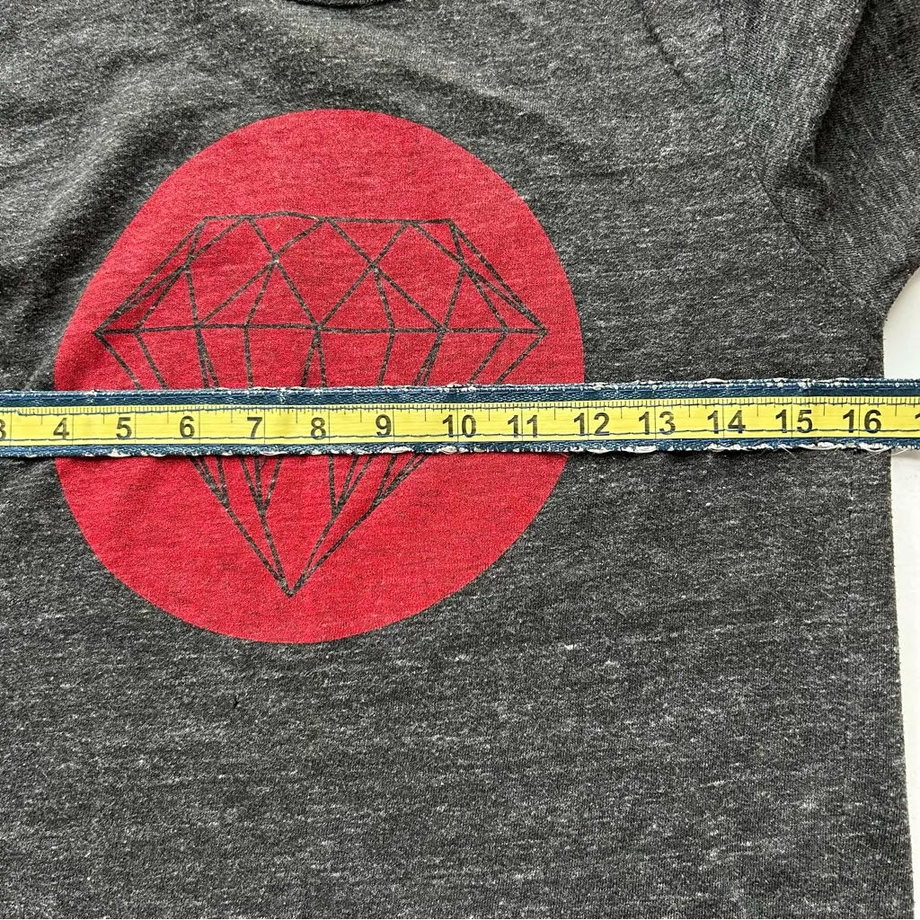 Alternative Black and Red Diamond Yoga Tee - Image 7