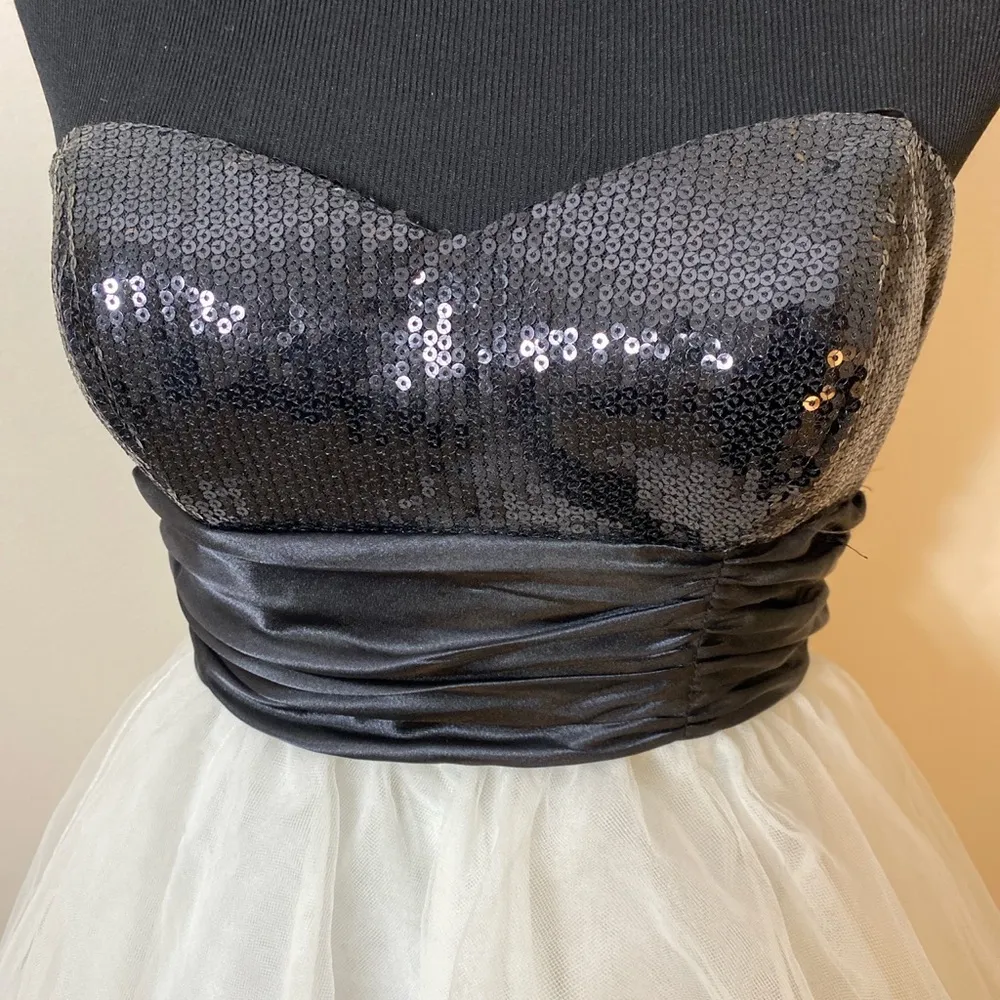Black sequin sweetheart mini party dress Size undefined - Image 2