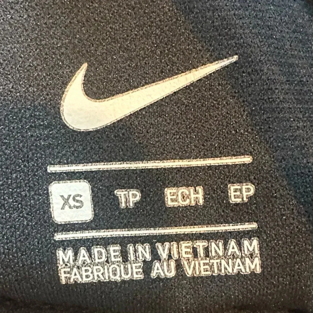 Nike Women Cross-Back Swim Top Size XS black on black bikini top - Image 4