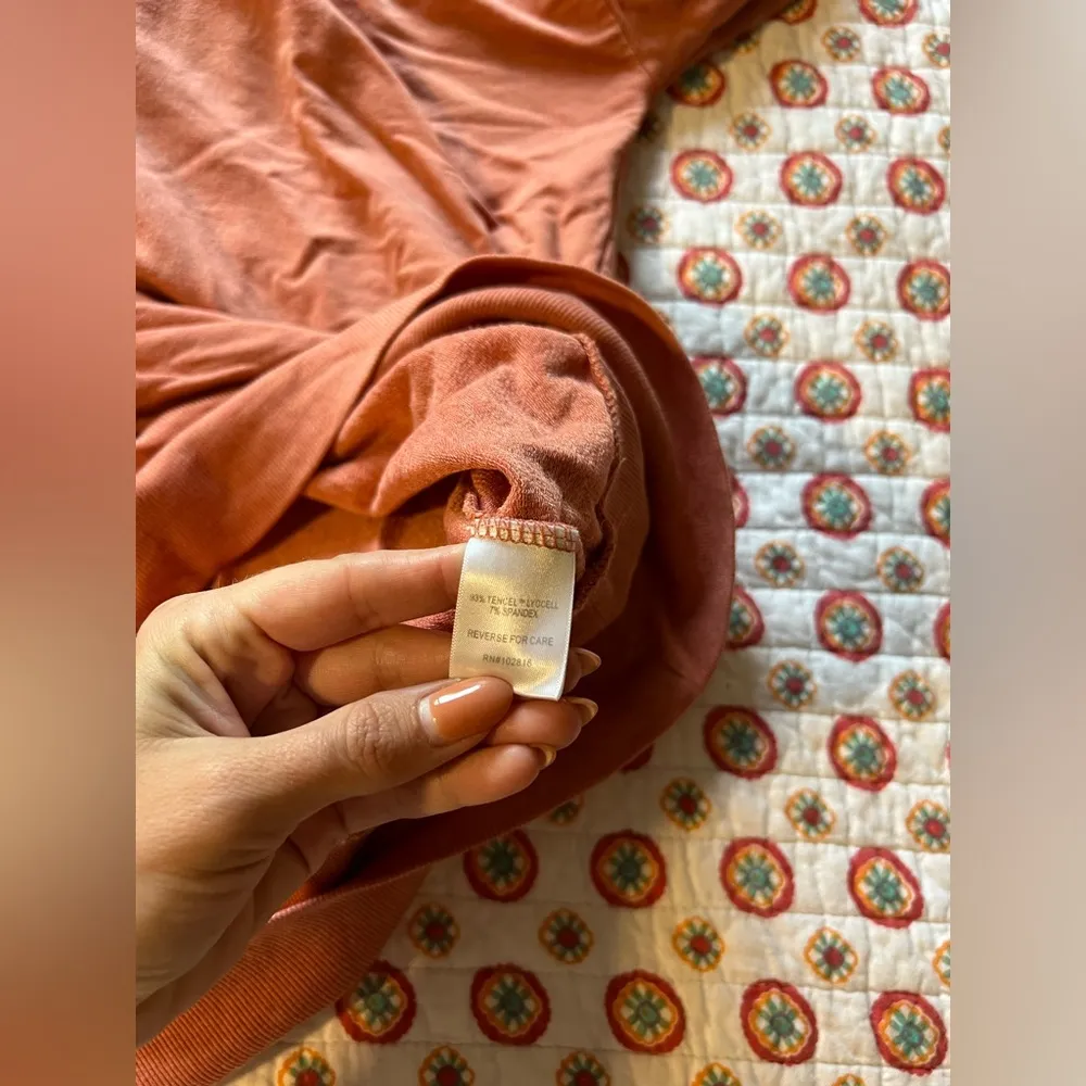 EUC Garnet Hill Cowl Sweater Stretchy Coral Red size medium - Image 4