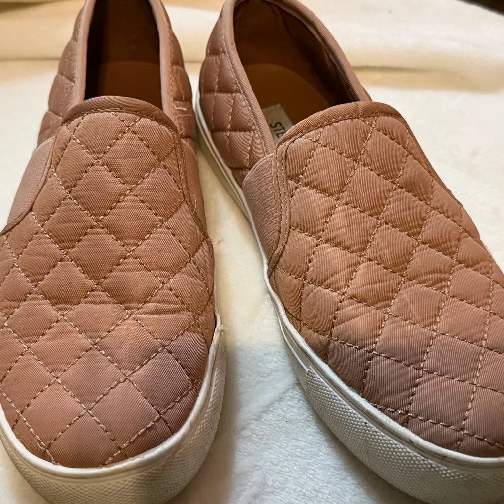 Steve Madden Endell Quilted Pink Slip -On Sneakers size 6.5 new - Image 9