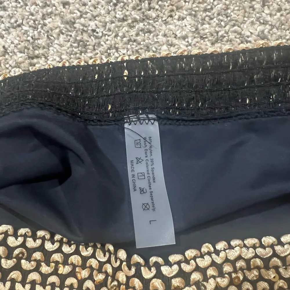 Shein black and gold contrast 2 piece size large - Image 9