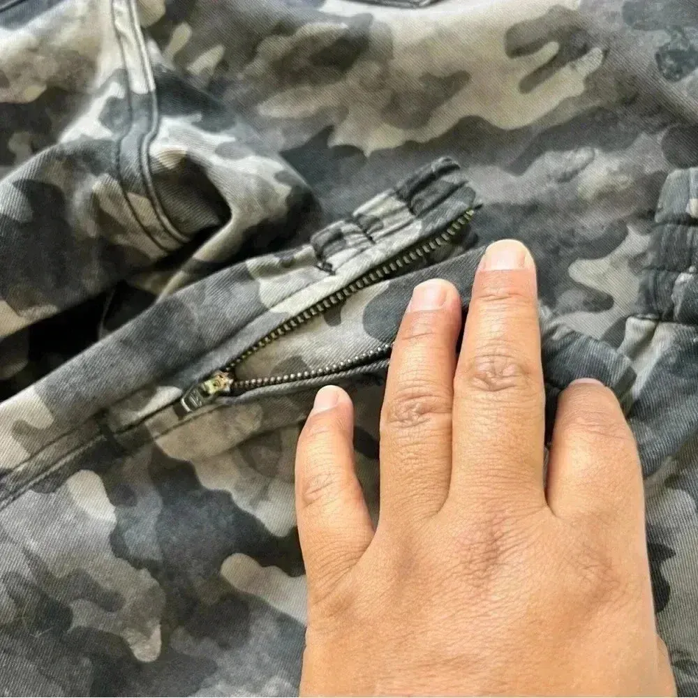 Spanx Stretch Twill Cargo Jogger Blackwash Camo Medium - Image 5