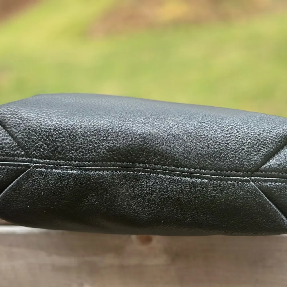 Michael Kors Jet Set Large Black Leather Shoulder Bag - Image 5