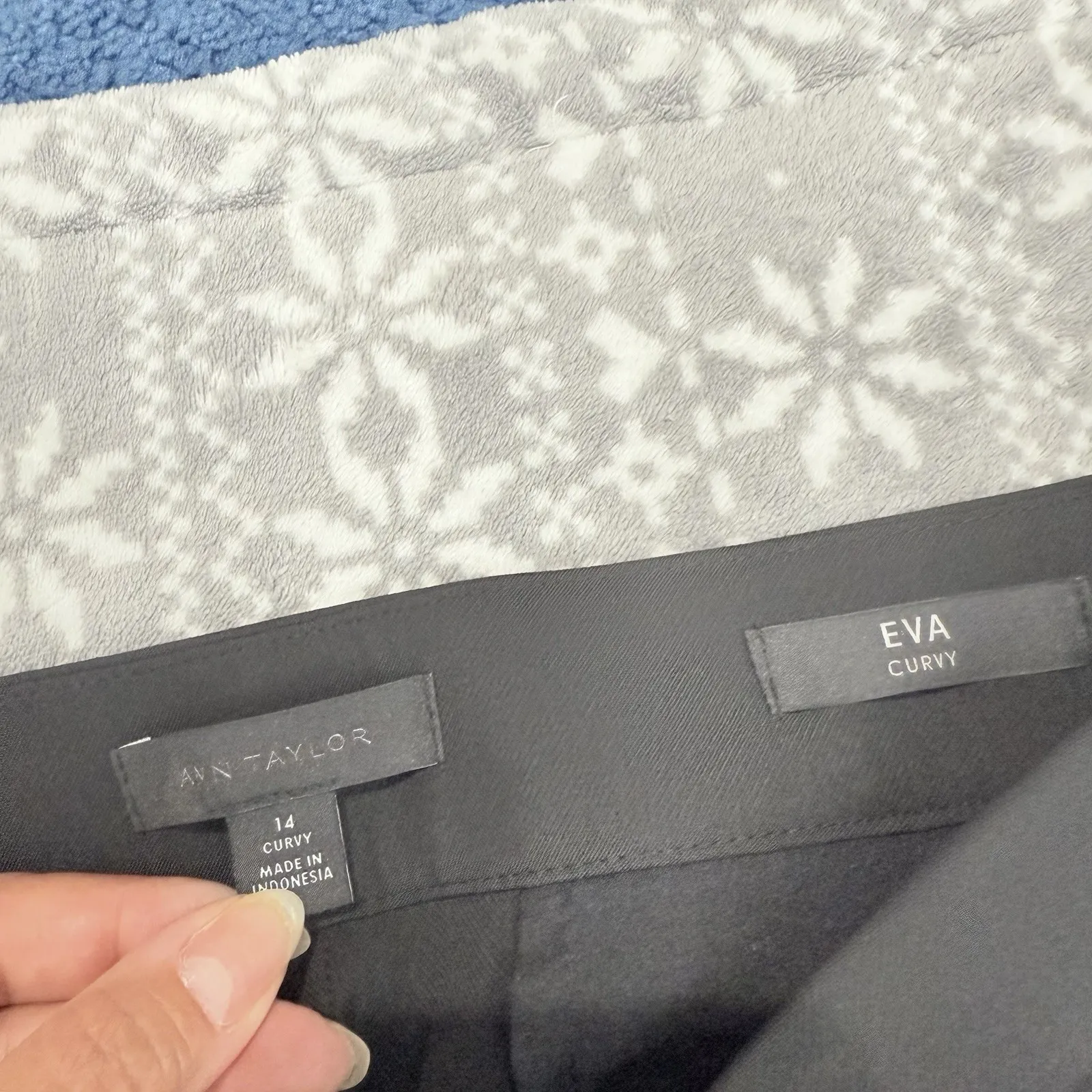 NWOT Ann Taylor The Side Zip Ankle Pant in Fluid Crepe Curvy Fit Size 14 Black‎ - Image 8