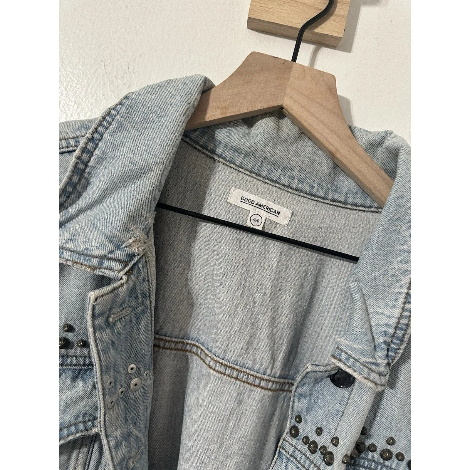Good American Women’s Studded Boyfriend Denim Jean Jacket Sz 4/5 (XL/2XL) - Image 3