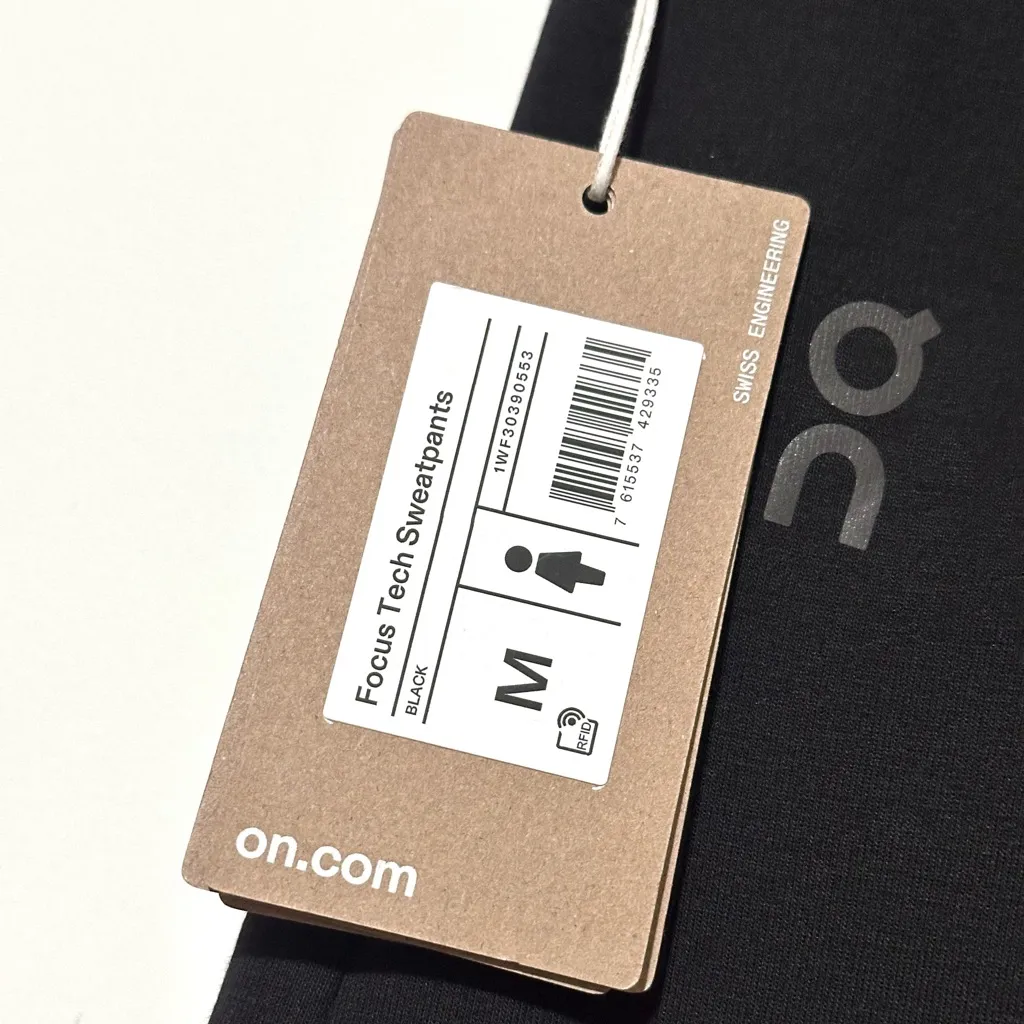 NWT On Cloud Focus Tech Sweatpants Medium Black - Image 7