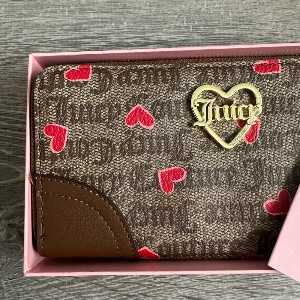 NWT Juicy Couture Chesnut Chino Large Zip Around Boxed Set Wallet - Image 5
