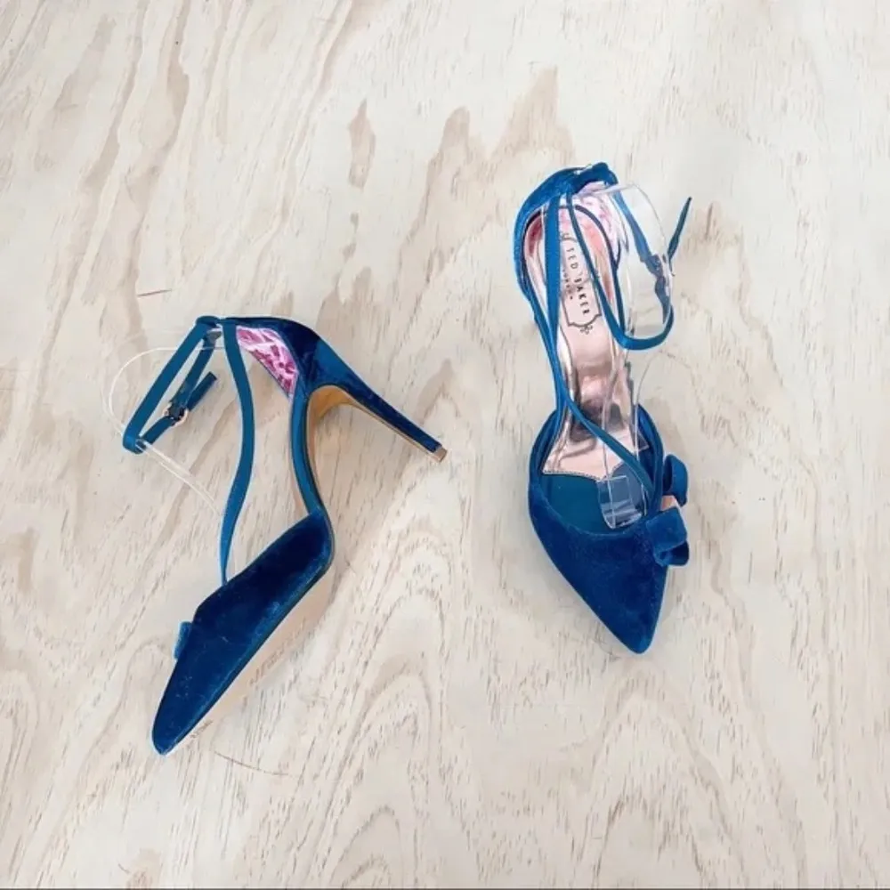 Blue Velvet Juleta Pump - Image 3