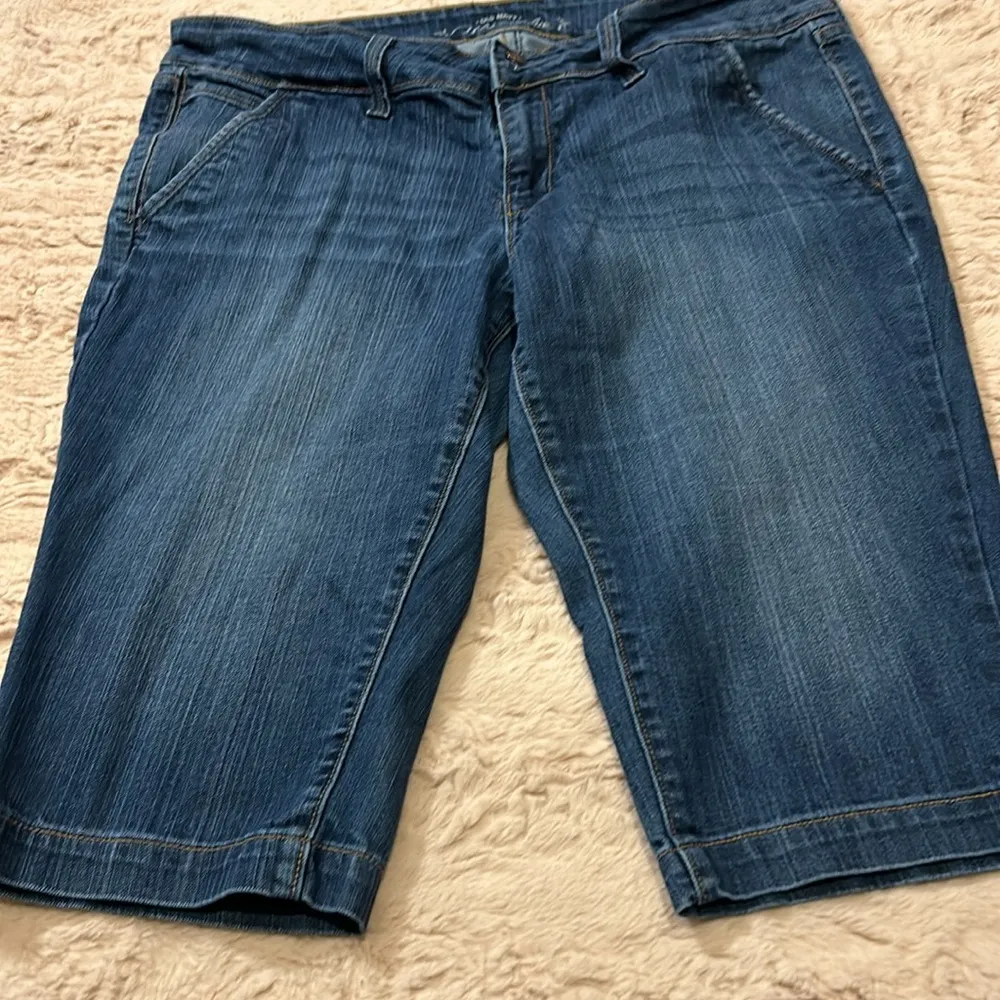 Old Navy Ultra Blue size 12 Jean shorts - Image 9