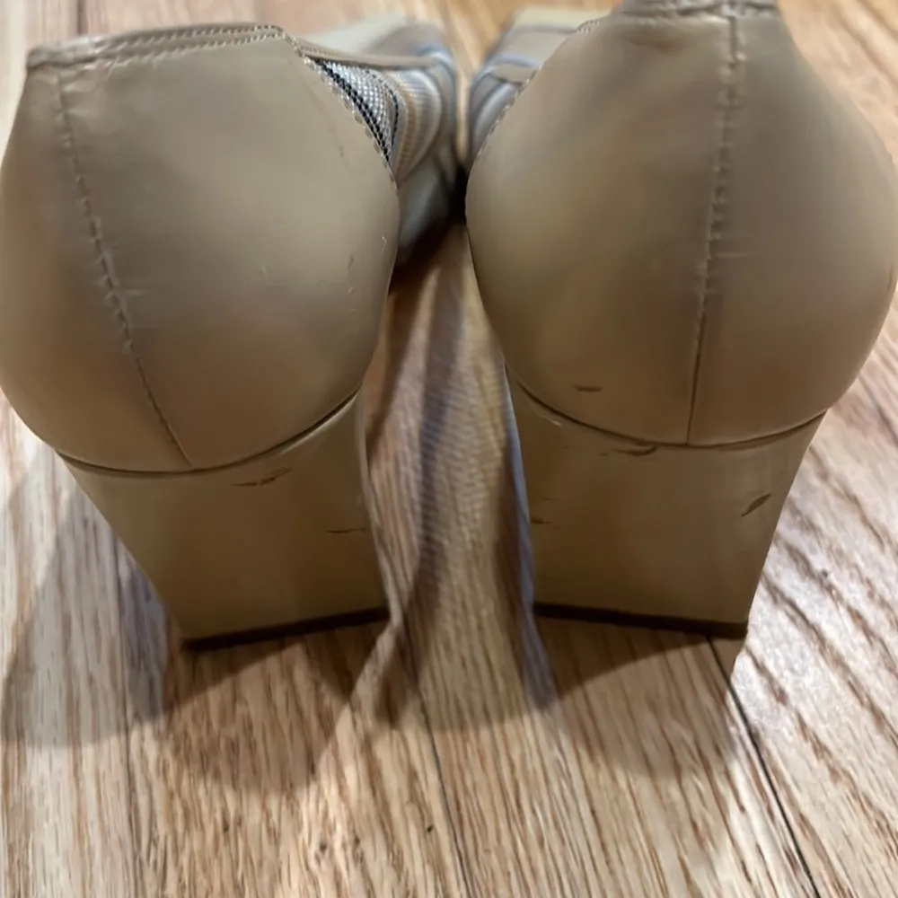 Apostrophe Vintage Mesh Leather Heels - Woman's Size 8.5 - Image 9