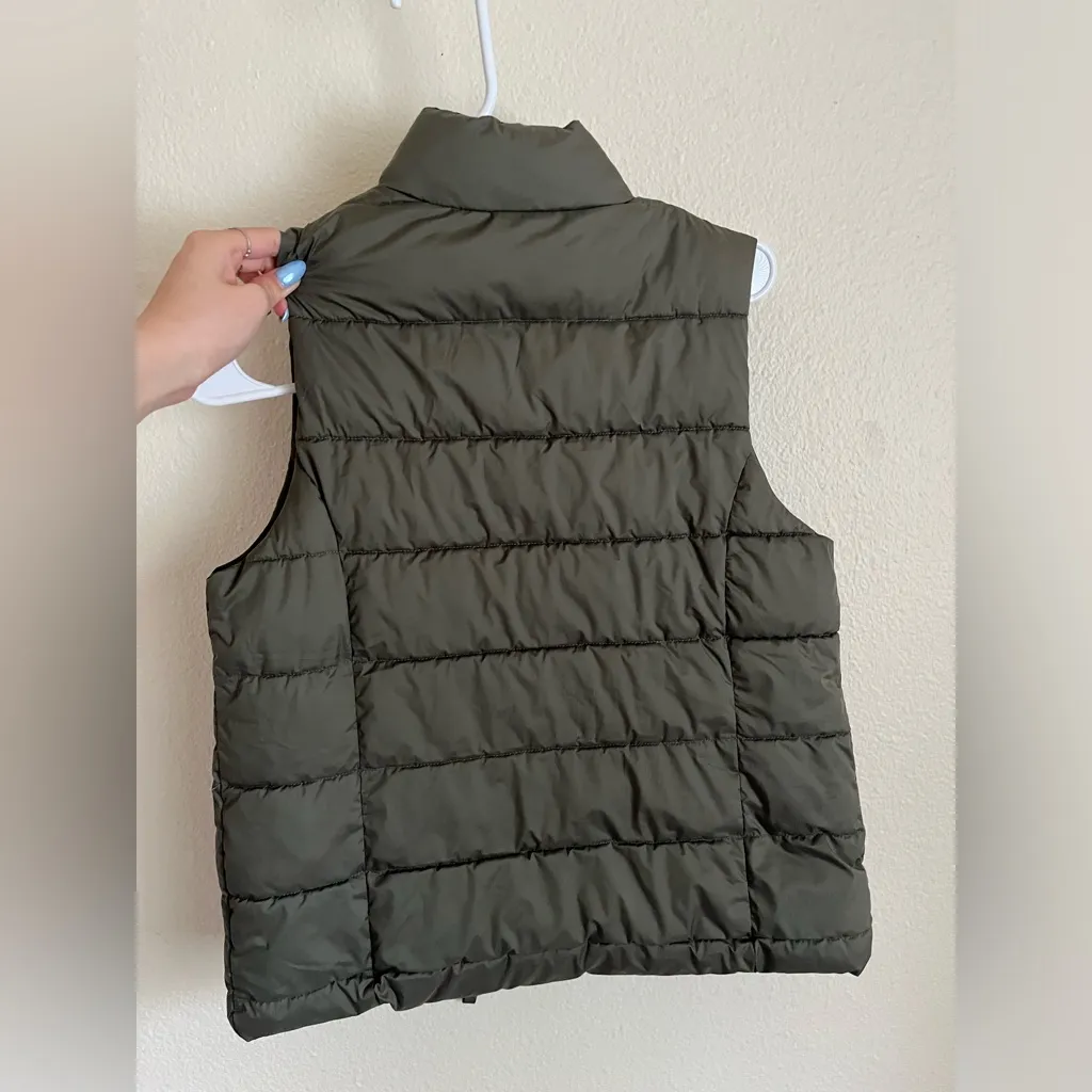 green puffer vest Size XS - Image 3