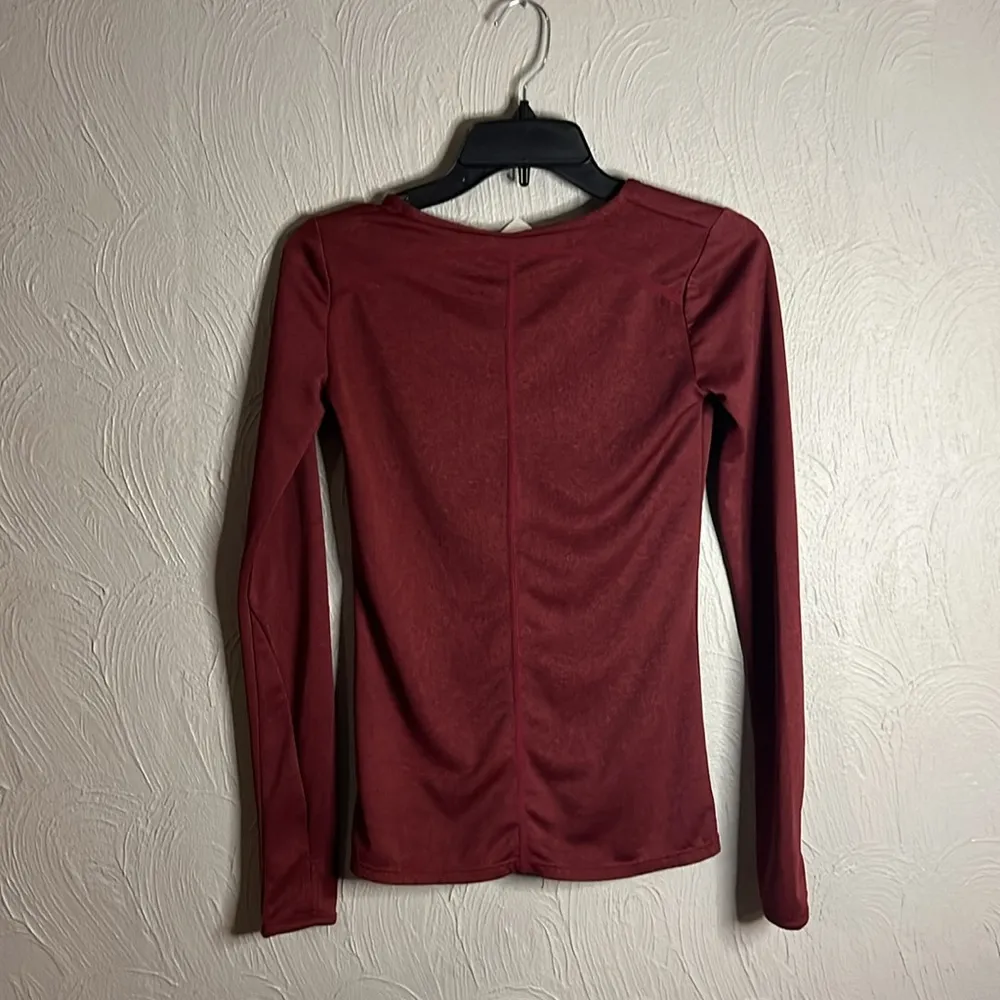 Fabletics Long Sleeve heathered red xxs performance tee - Image 3