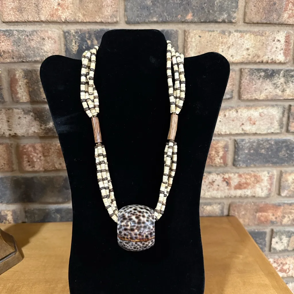 Vintage Large Tiger Cowrie Shell and wooden beaded necklace and earrings set Brown - Image 2