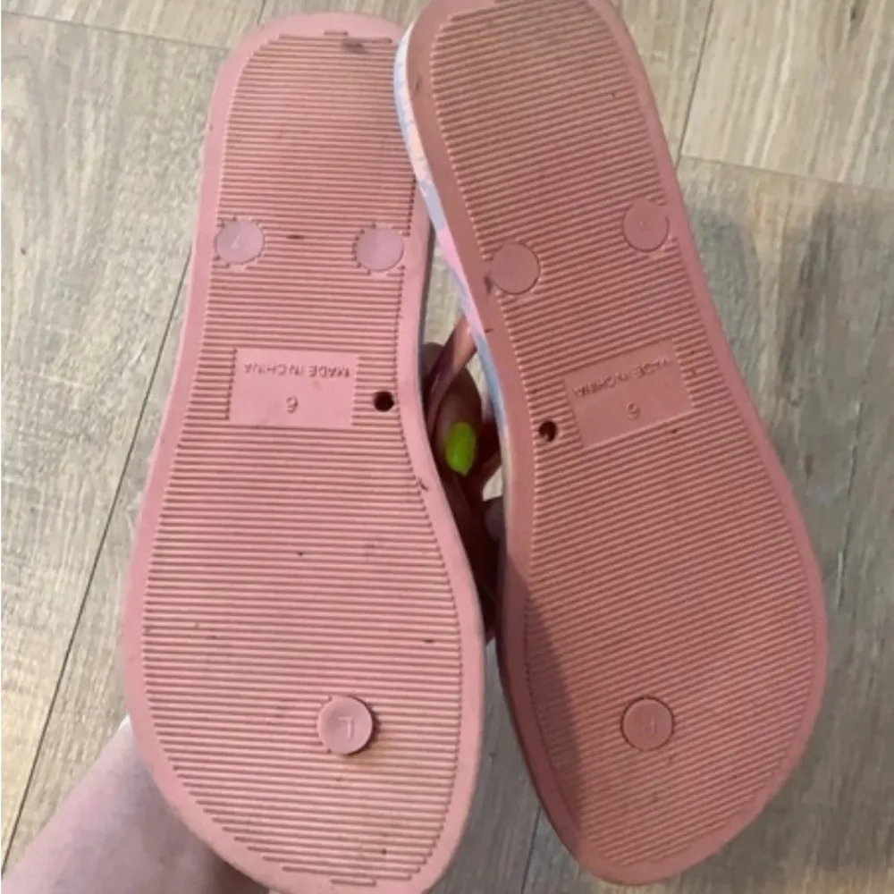 Woman’s size 6 tie dye flip flops Blue - Image 2