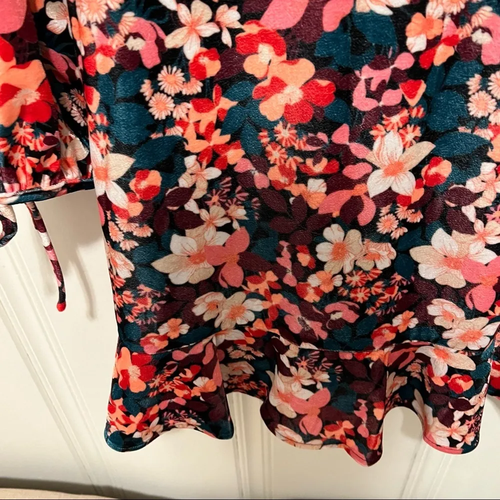 BCBGENERATION Mock Neck Velvet Retro Floral Ruffle Hem Mini Dress Size 8 NWT - Image 6