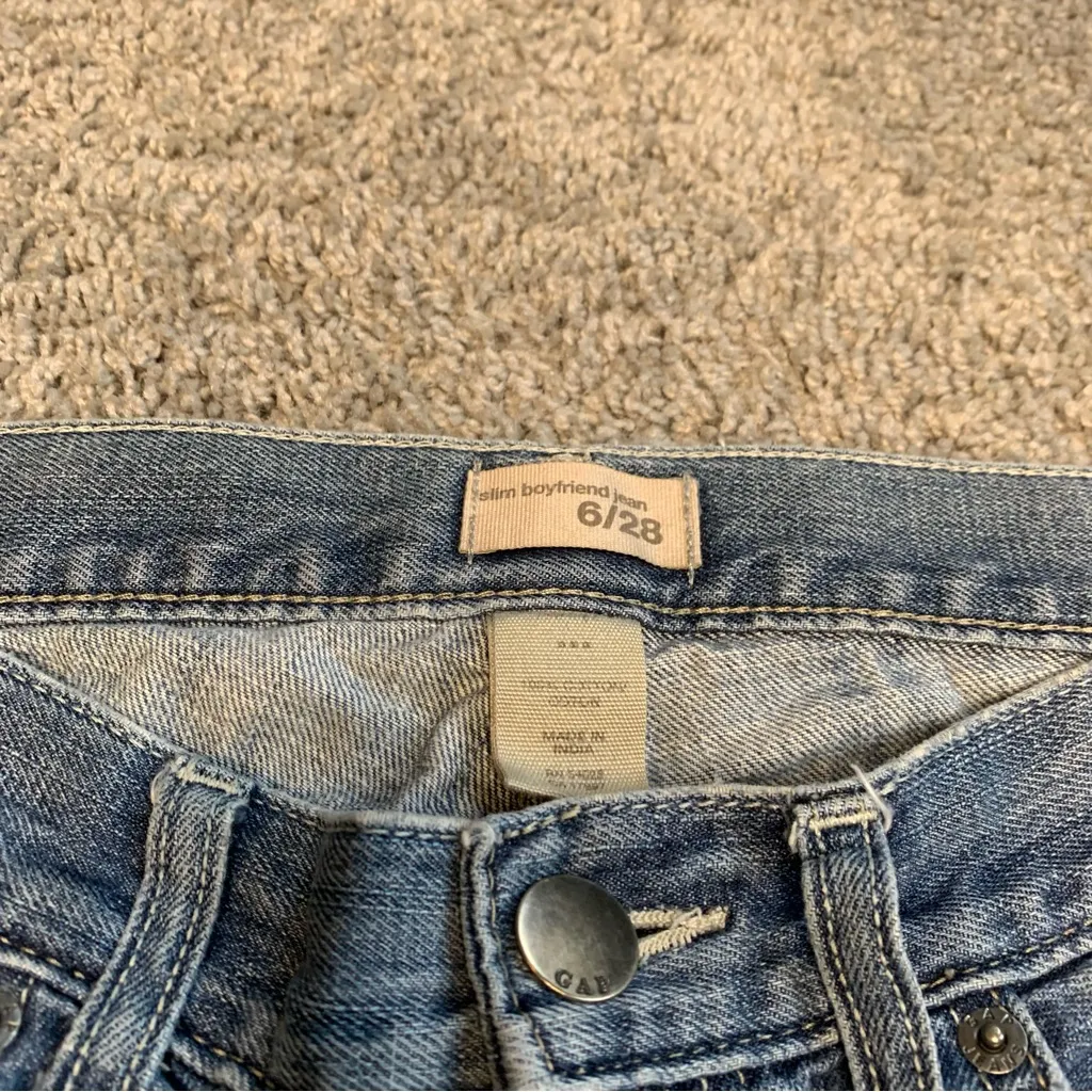 Women's Gap Slim Boyfriend Jeans Size 6/28 - Image 4